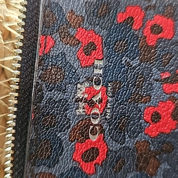 COACH wristlet cosmetic case or wallet - Picture 3 of 6